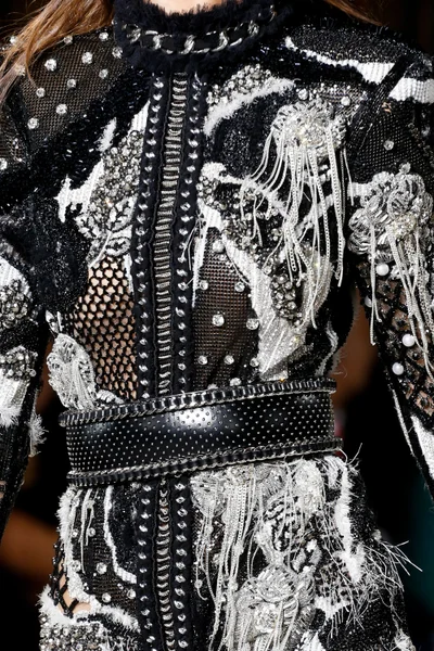 Look 17
